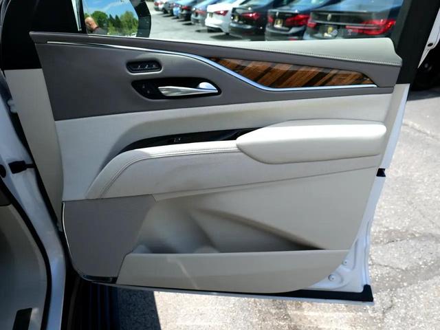 Photo of 2021 Crystal White Tricoat Cadillac Escalade