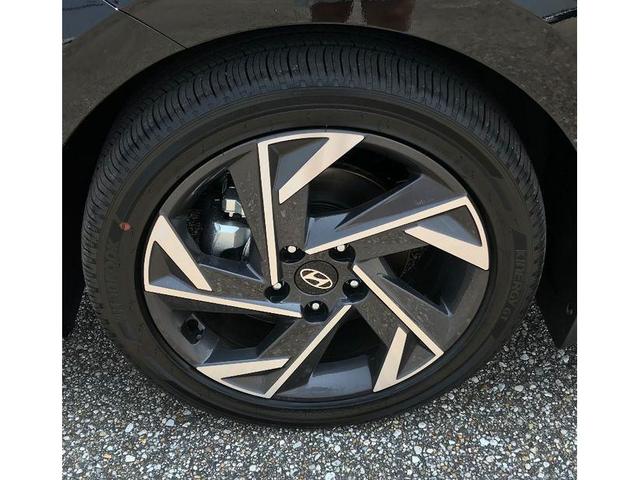 Photo of 2025 Abyss Black Hyundai ELANTRA