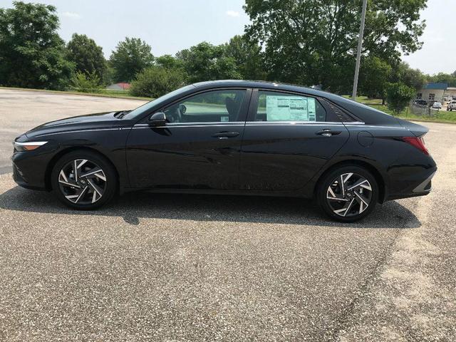 Photo of 2025 Abyss Black Hyundai ELANTRA