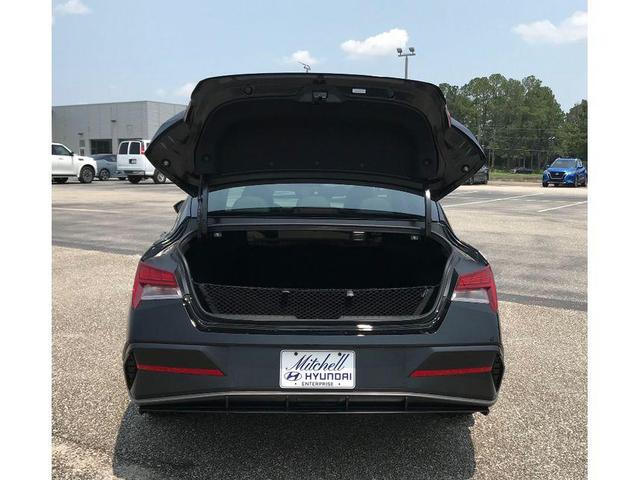 Photo of 2025 Abyss Black Hyundai ELANTRA