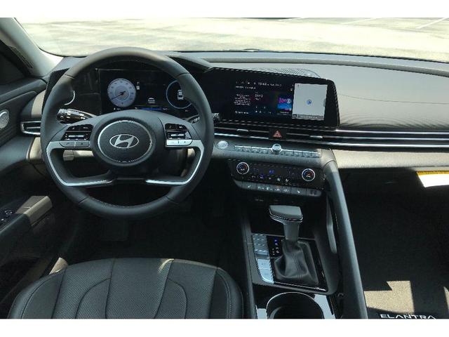 Photo of 2025 Abyss Black Hyundai ELANTRA