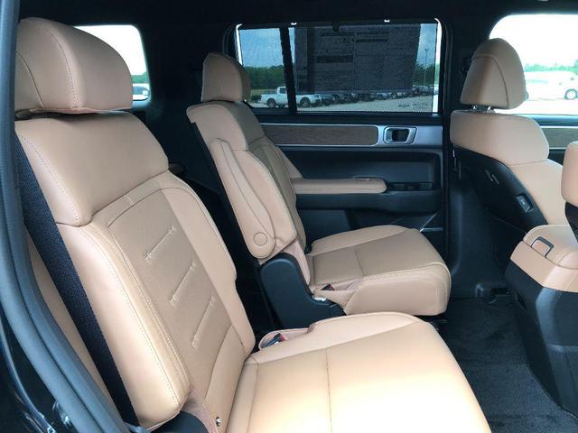 Photo of 2026 Phantom Black Hyundai SANTA FE HEV