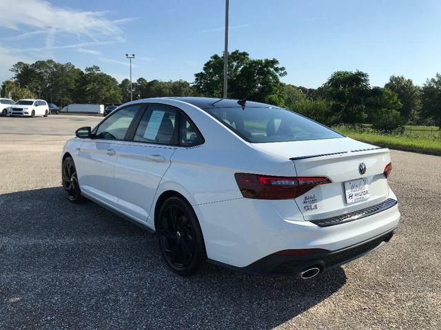Photo of 2024 Pure White w/Deep Black Roof Volkswagen Jetta GLI