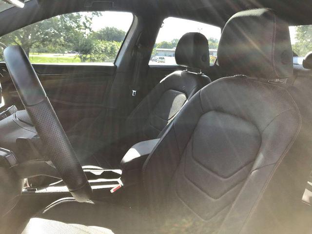 Photo of 2024 Pure White w/Deep Black Roof Volkswagen Jetta GLI