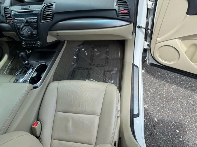 Photo of 2015 White Diamond Pearl Acura RDX