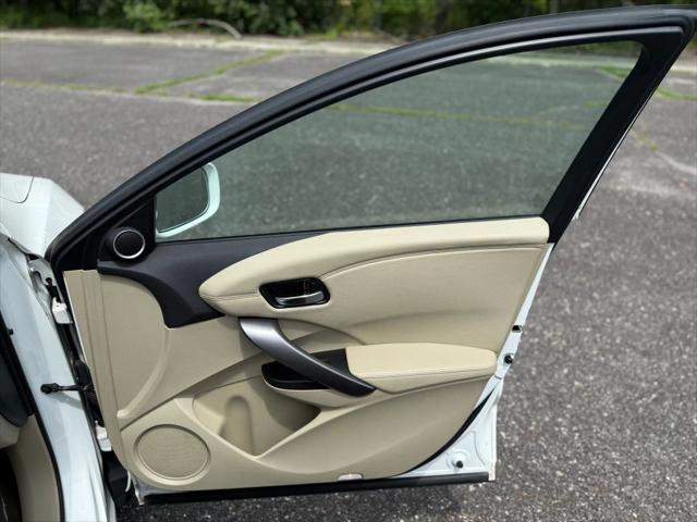 Photo of 2015 White Diamond Pearl Acura RDX