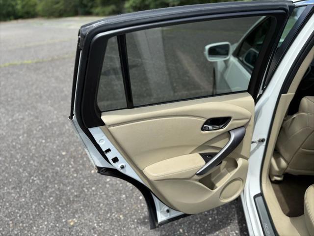 Photo of 2015 White Diamond Pearl Acura RDX