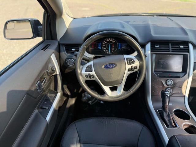 Photo of 2013 Tuxedo Black Metallic Ford Edge