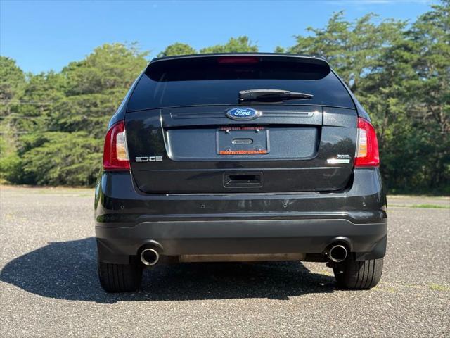Photo of 2013 Tuxedo Black Metallic Ford Edge