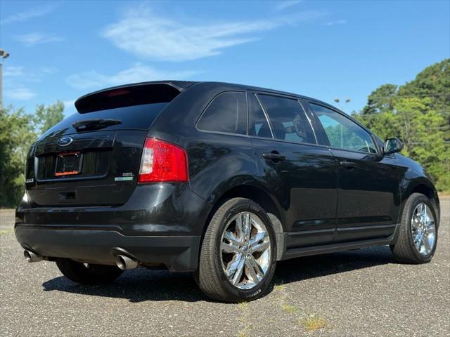 Photo of 2013 Tuxedo Black Metallic Ford Edge