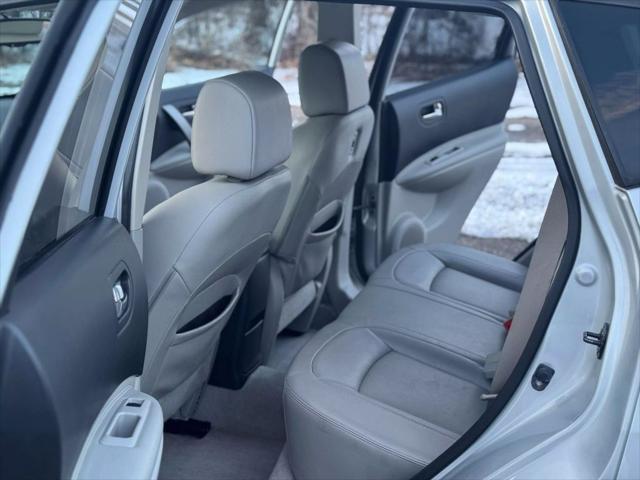 Photo of 2013 Brilliant Silver Metallic Nissan Rogue