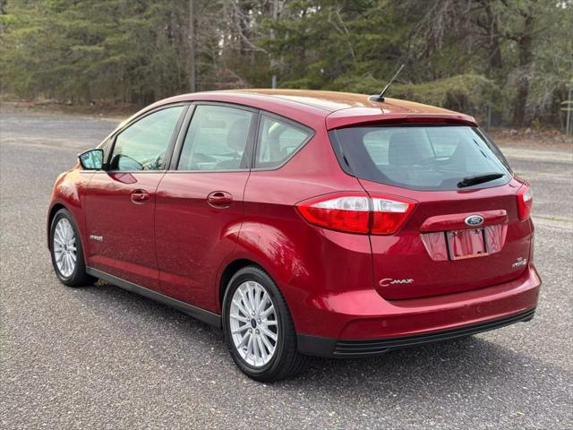 Photo of 2015 maroon Ford C-Max Hybrid