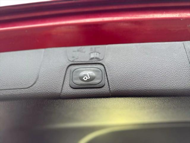 Photo of 2015 maroon Ford C-Max Hybrid