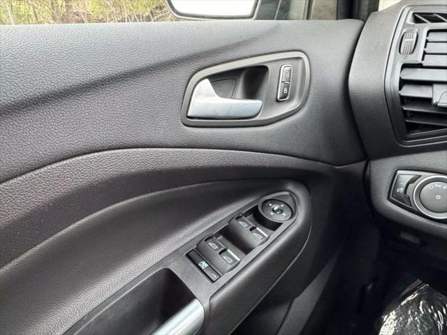 Photo of 2015 maroon Ford C-Max Hybrid