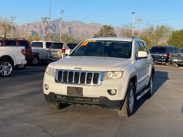 Photo of 2013 White Jeep Grand Cherokee