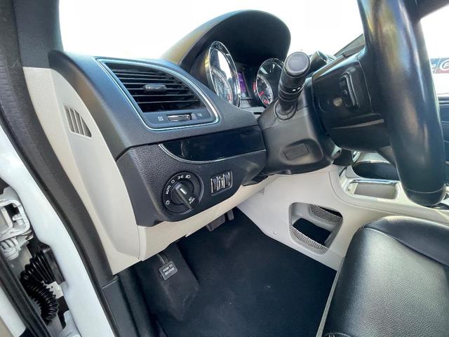 Photo of 2017 White Dodge Grand Caravan