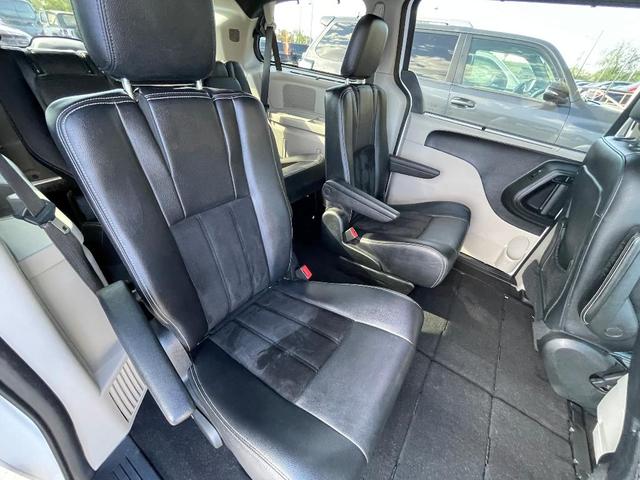 Photo of 2017 White Dodge Grand Caravan