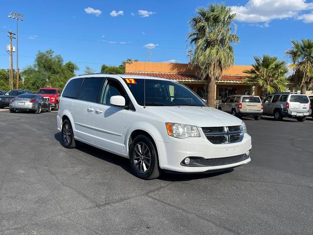 Photo of 2017 White Dodge Grand Caravan