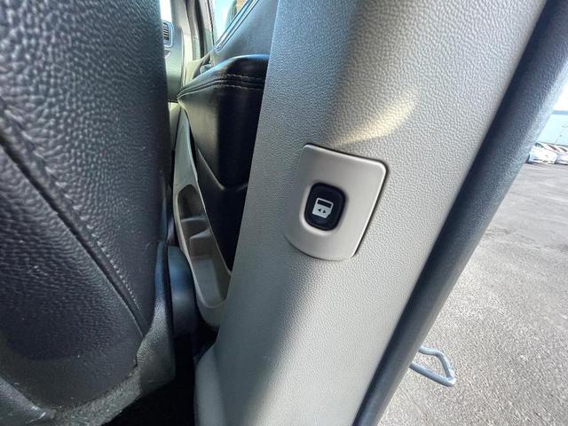 Photo of 2017 White Dodge Grand Caravan