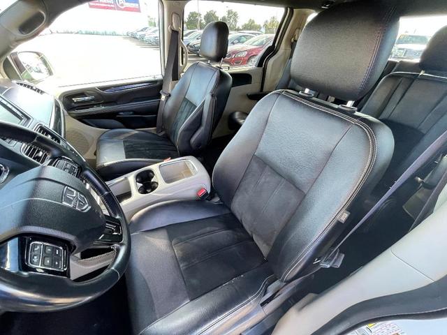 Photo of 2017 White Dodge Grand Caravan