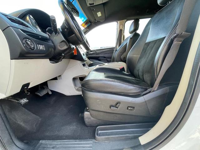 Photo of 2017 White Dodge Grand Caravan