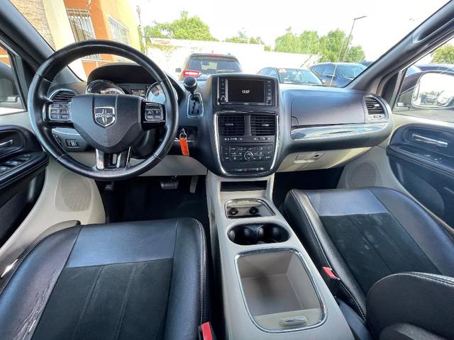Photo of 2017 White Dodge Grand Caravan