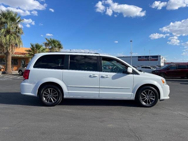 Photo of 2017 White Dodge Grand Caravan