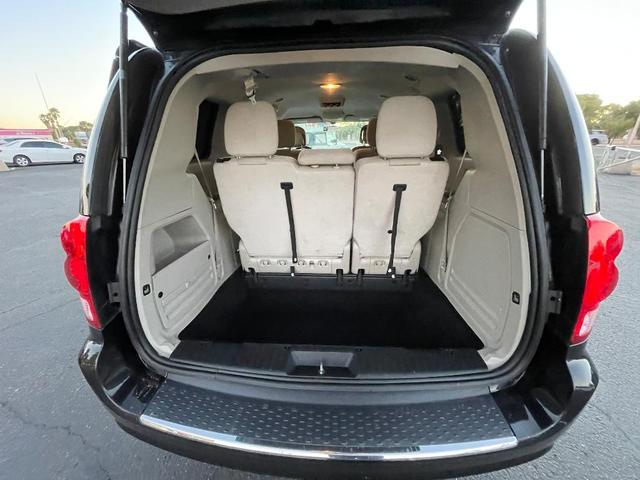 Photo of 2015 Black Dodge Grand Caravan