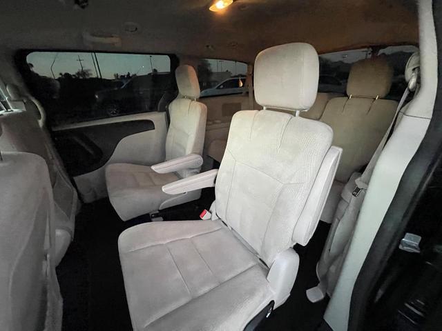 Photo of 2015 Black Dodge Grand Caravan