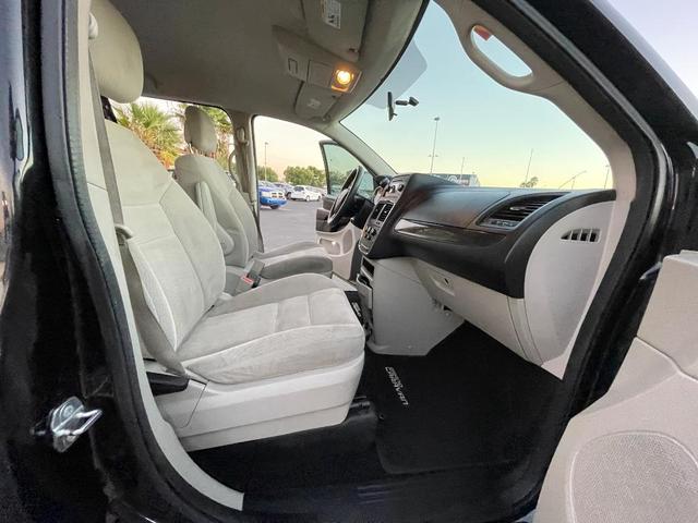 Photo of 2015 Black Dodge Grand Caravan