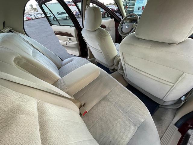 Photo of 2006 Burgundy Mercury Grand Marquis