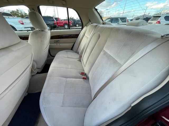 Photo of 2006 Burgundy Mercury Grand Marquis