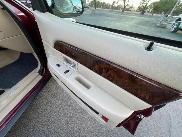 Photo of 2006 Burgundy Mercury Grand Marquis