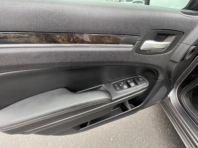 Photo of 2014 Gray Chrysler 300