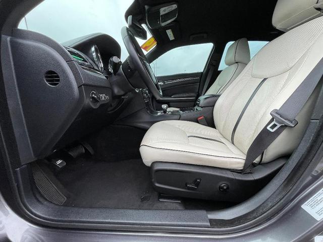 Photo of 2014 Gray Chrysler 300