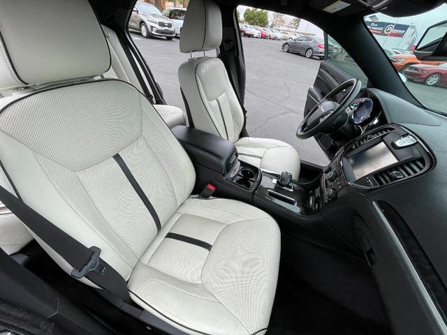 Photo of 2014 Gray Chrysler 300
