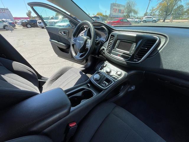 Photo of 2016 Gray Chrysler 200