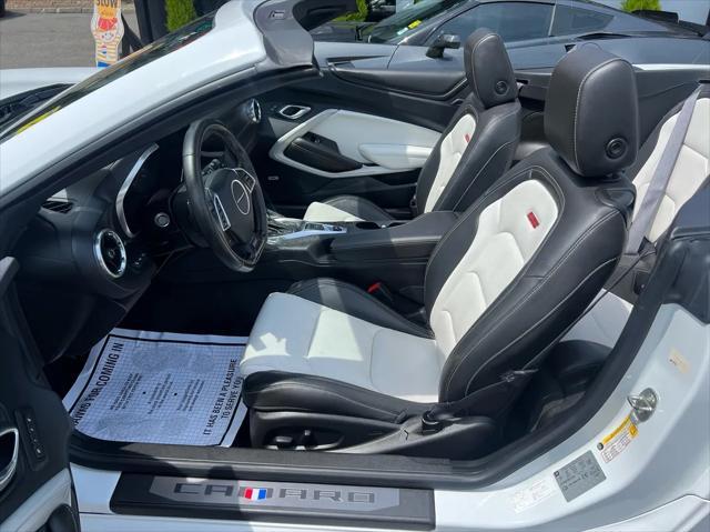 Photo of 2016 White Chevrolet Camaro