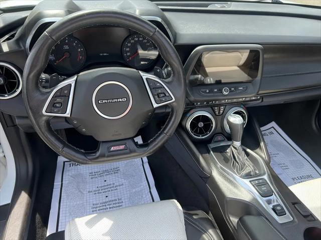 Photo of 2016 White Chevrolet Camaro