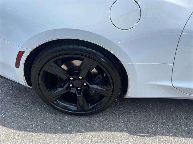 Photo of 2016 White Chevrolet Camaro