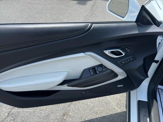 Photo of 2016 White Chevrolet Camaro