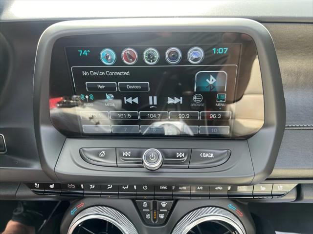 Photo of 2016 White Chevrolet Camaro