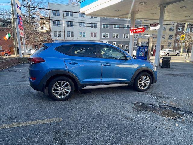 Photo of 2017 Caribbean Blue Hyundai TUCSON