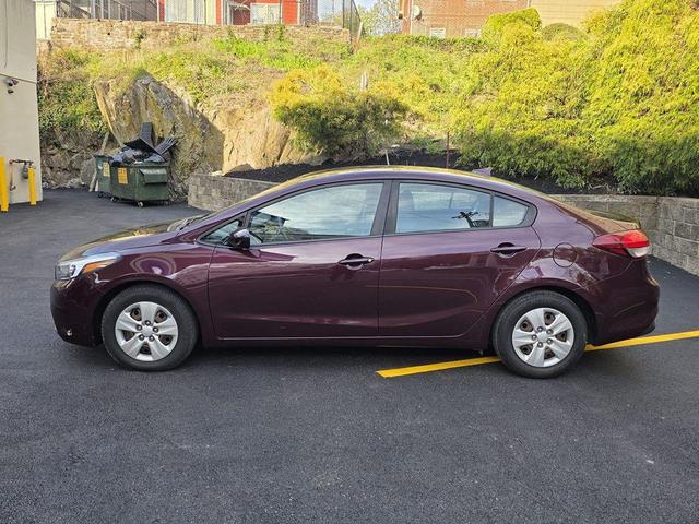 Photo of 2018 Garnet Red Kia Forte