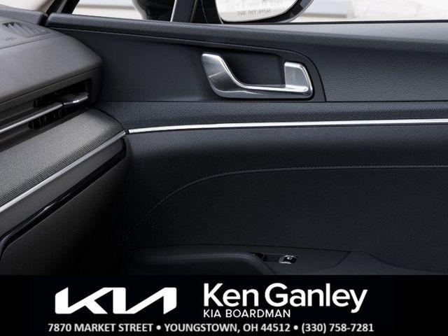 Photo of 2026 Snow White Pearl Kia K5