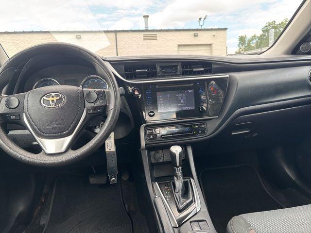 Photo of 2018 White Toyota Corolla