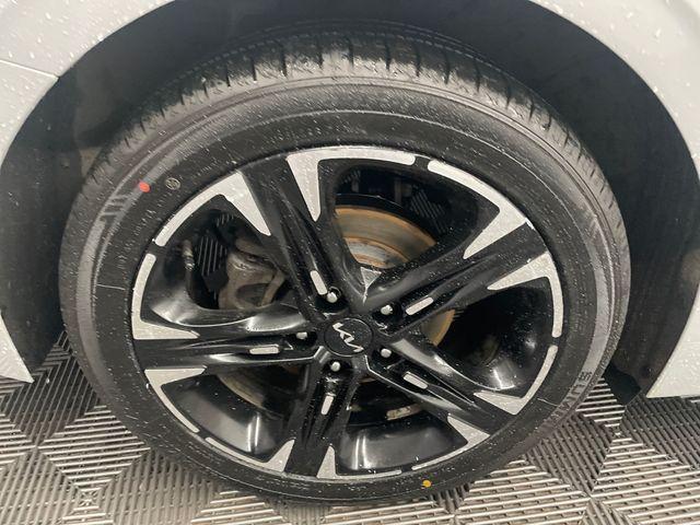 Photo of 2022 Wolf Gray Kia K5