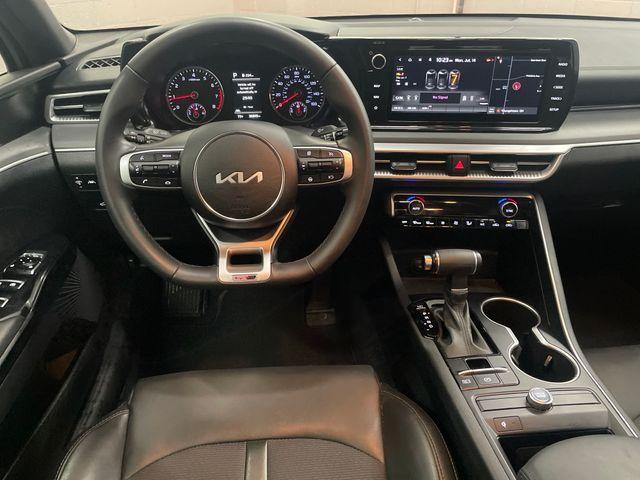 Photo of 2022 Wolf Gray Kia K5