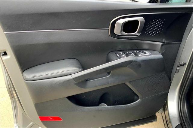 Photo of 2023 Steel Gray Kia Sorento Hybrid
