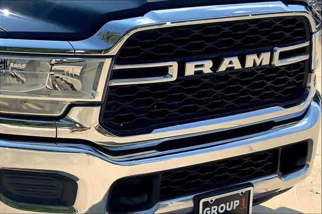 Photo of 2020 Diamond Black Crystal Pearlcoat RAM 3500